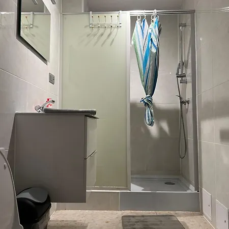 Angel Alloggio in famiglia Lens