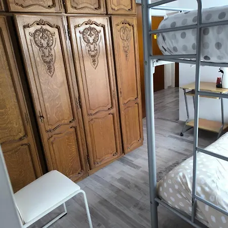 Angel Alloggio in famiglia